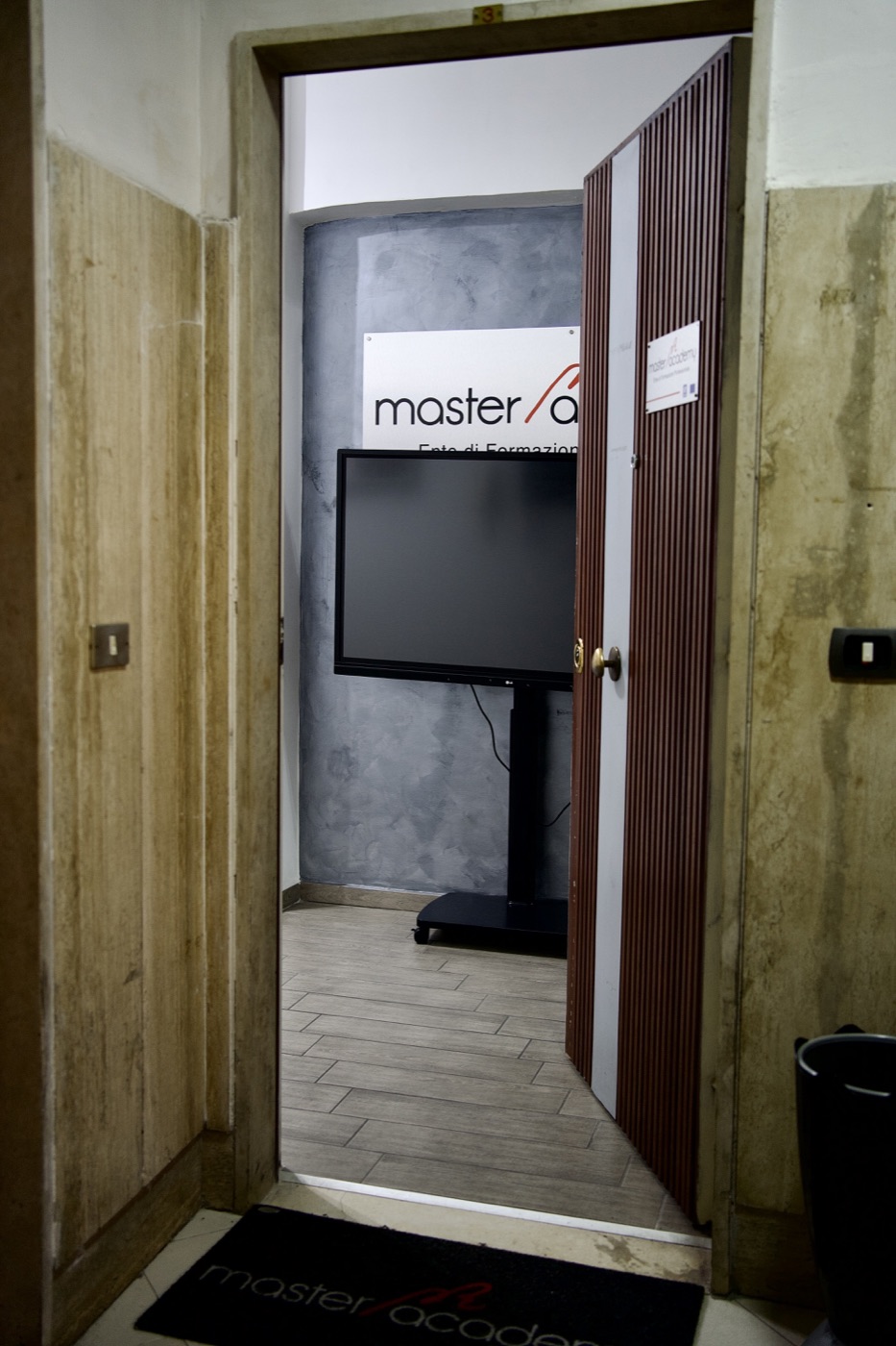 Ingresso della sede di Master Academy a Napoli